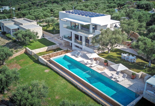 Villa Bluewhite: Garden, Pool
