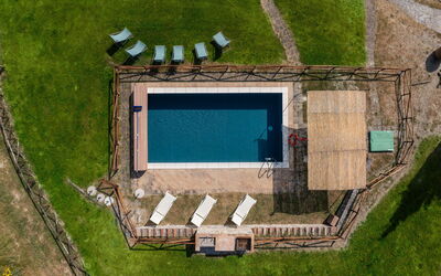 Villa San Michele: Buitenshuis, Keer bekeken, Tuin, zwembad