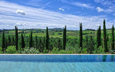Villa Dora: Pool, Scenic View