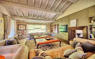 Villa Dora: Living Room