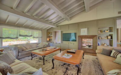Villa Dora: Living Room