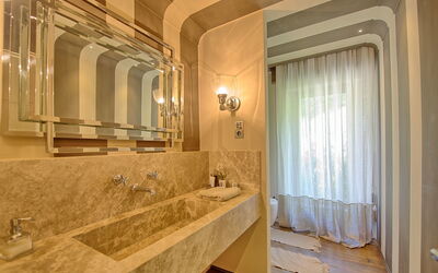 Villa Dora: Bathroom