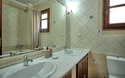 Villa Sevi Grande: Badkamer