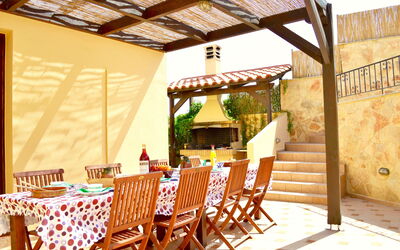 Villa Sevi Grande: Balkon / terras / patio, Buitenshuis