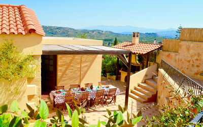 Villa Sevi Grande: Balkon / terras / patio, Buitenshuis