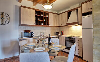 Villa Romantic Sevi: Kitchen