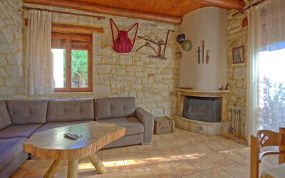 Villa Vrisses: Dining Room, Living Room