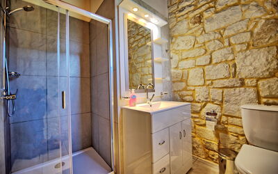 Villa Vrisses: Bathroom