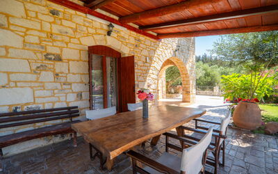 Villa Vrisses: Balkon / terras / patio, Buitenshuis, Tuin