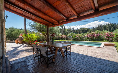 Villa Vrisses: Balkon / terras / patio, Buitenkanten, Buitenshuis, zwembad