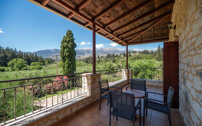 Villa Vrisses: Balkon / terras / patio, Buitenkanten, Buitenshuis, zwembad