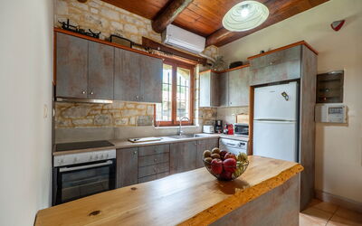 Villa Vrisses: Kitchen