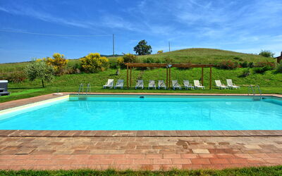 Casale Santa Francesca: all'aperto, Giardino, Piscina