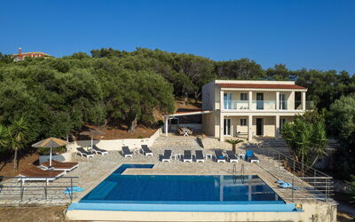 Beachfront Villa Seasun: Pool, Scenic View