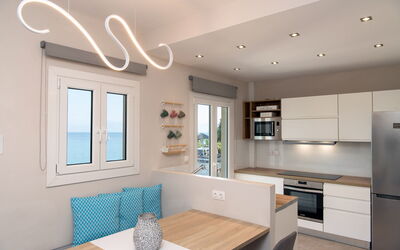 Beachfront Villa Seasun: Dining Room, Kitchen