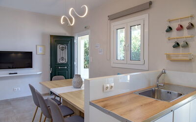 Beachfront Villa Seasun: Dining Room, Kitchen