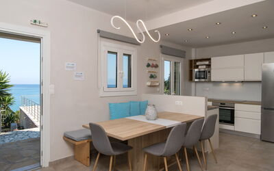 Beachfront Villa Seasun: Dining Room, Kitchen