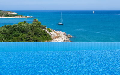 Beachfront Villa Seasun: Pool, Scenic View