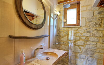 Villa Nipos: Bathroom