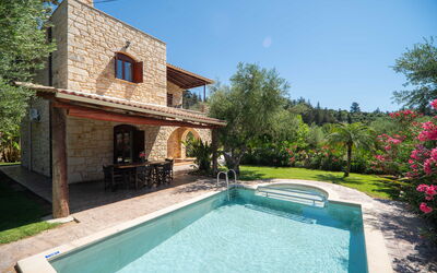Villa Nipos: Balkon / terras / patio, Buitenkanten, Buitenshuis, Tuin, zwembad