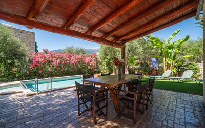 Villa Nipos: Buitenkanten, Buitenshuis, zwembad