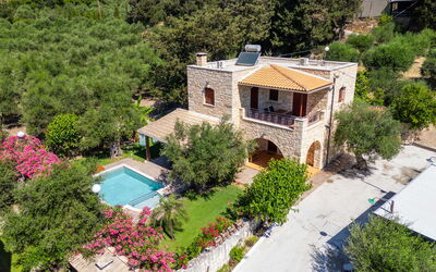 Villa Nipos: Buitenkanten, Buitenshuis, Tuin, zwembad
