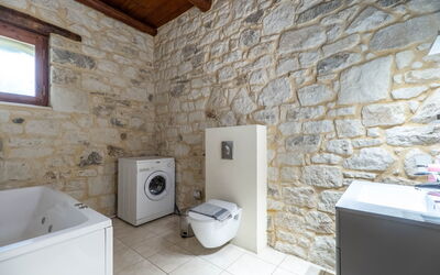 Villa Nipos: Bathroom