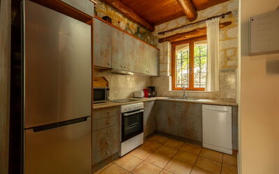 Villa Nipos: Bathroom, Kitchen