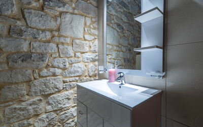 Villa Nipos: Bathroom