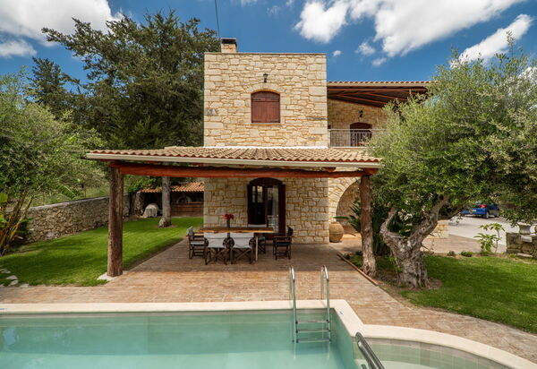 Villa Nipos: bassin, Extérieur, Jardin