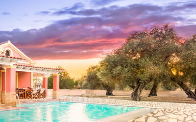 Beach Villa Joanna: all'aperto, Giardino, Piscina