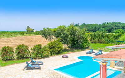 Beach Villa Joanna: Piscina, Vista Panoramica