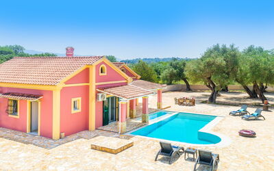 Beach Villa Joanna: Piscina, Vista Panoramica