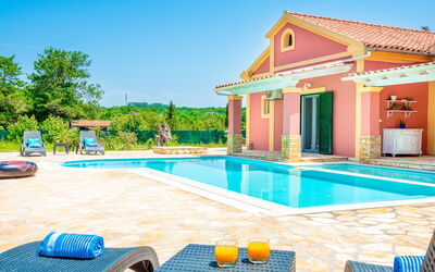 Beach Villa Joanna: all'aperto, Esterni, Piscina