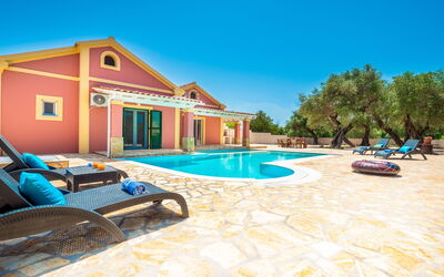 Beach Villa Joanna: all'aperto, Piscina