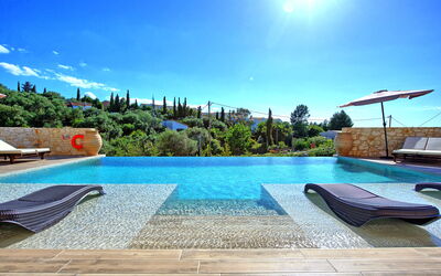 Beachfront Villa Seawave: Pool, Scenic View