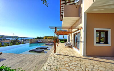 Beachfront Villa Seawave: Outdoor, Pool
