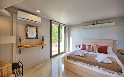 Beachfront Villa Seawave: Bedroom
