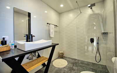 Beachfront Villa Seawave: Bathroom