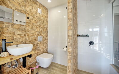 Beachfront Villa Seawave: Bathroom