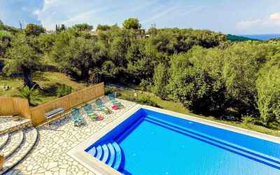 Villa di Giovanni: all'aperto, Piscina