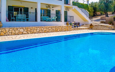 Villa di Giovanni: Piscina