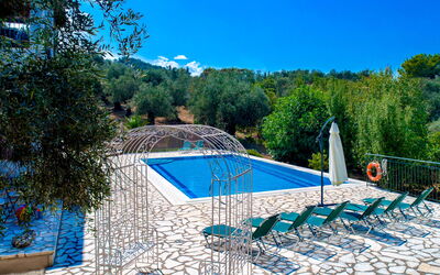 Villa di Giovanni: all'aperto, Piscina