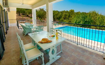 Villa di Giovanni: all'aperto, Balcone / Terrazza / Patio, Piscina