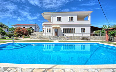 Acharavi Beach Villa: Buitenshuis, Zomer, zwembad