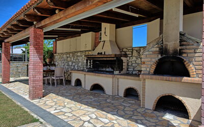 Acharavi Beach Villa: Balkon / terras / patio, Buitenshuis