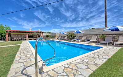 Acharavi Beach Villa: Buitenshuis, Tuin, Zomer, zwembad