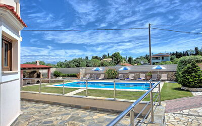 Acharavi Beach Villa: Buitenshuis