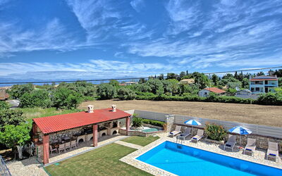 Acharavi Beach Villa: Buitenshuis