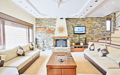 Acharavi Beach Villa: Woonkamer